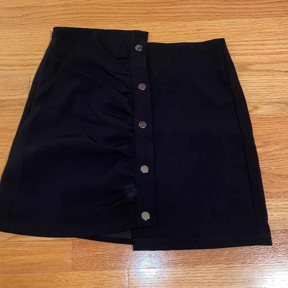 🆕Black skirt with zipper up the side and silver buttons
